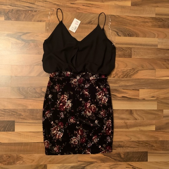 Brand New Kismet Dress With Printed Stretch Skirt - Picture 7 of 12